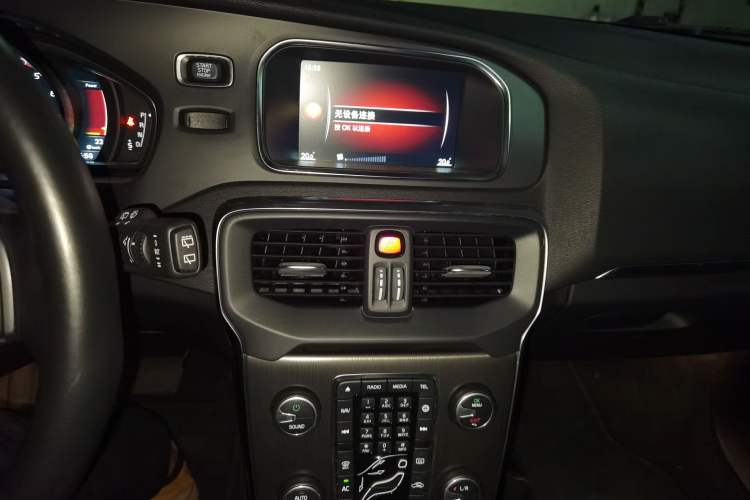 Used Volvo V40 2015 1.6T Zhiyi Edition Audio And AC Panel