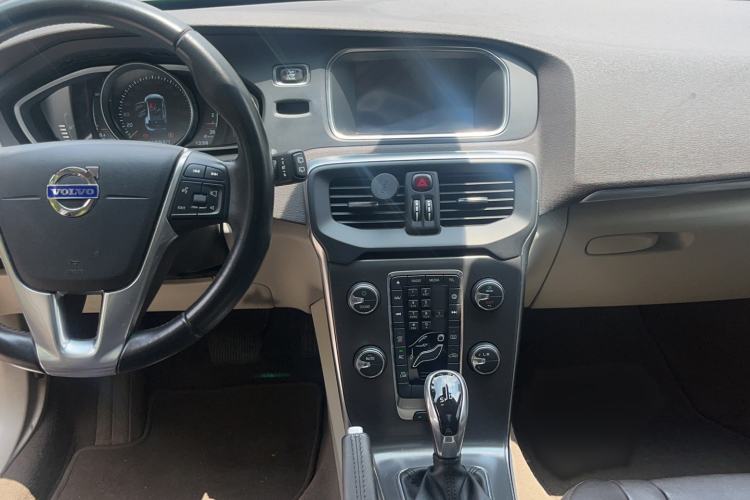 Used Volvo V40 2015 1.6T Zhiyi Edition Audio And AC Panel