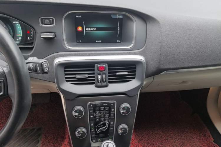 Used Volvo V40 2015 1.6T Zhiya Edition Audio And AC Panel