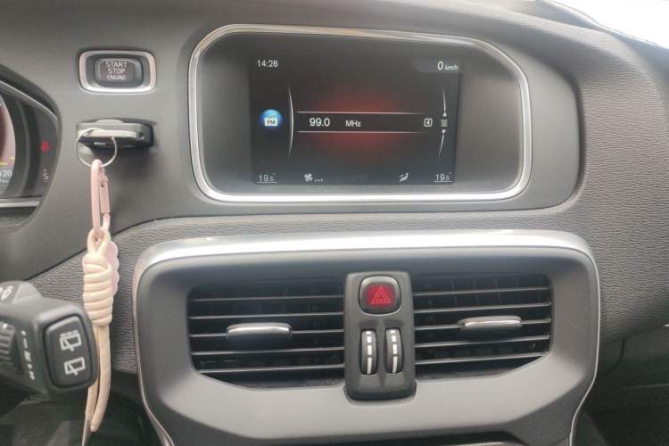 Used Volvo V40 2015 1.6T Zhiya Edition Audio And AC Panel