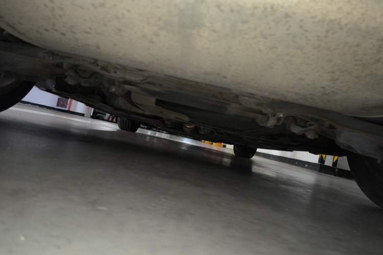 Used Volvo V40 2015 1.6T Zhiyi Edition Chassis Rear