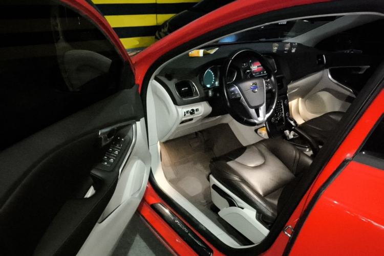 Used Volvo V40 2015 1.6T Zhiyi Edition Driver Seat