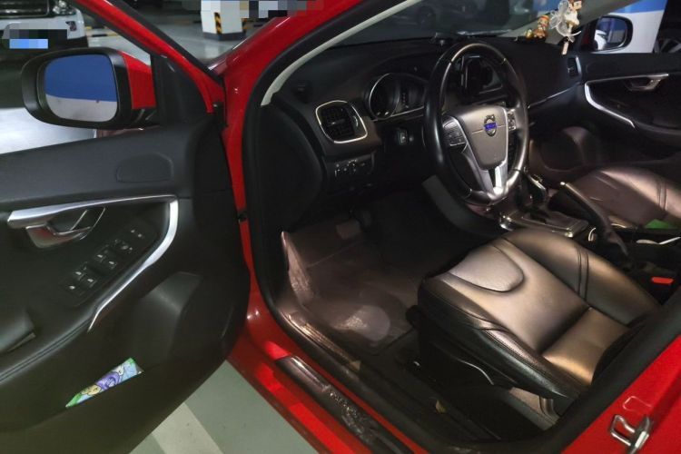 Used Volvo V40 2015 1.6T Zhiyi Edition Driver Seat