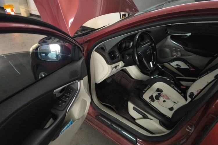 Used Volvo V40 2015 1.6T Zhiyi Edition Driver Seat