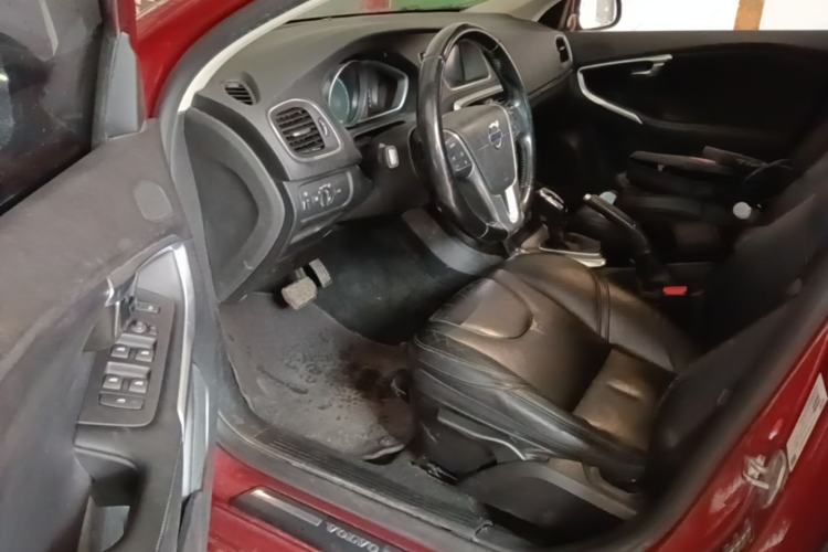 Used Volvo V40 2015 1.6T Zhiyi Edition Driver Seat