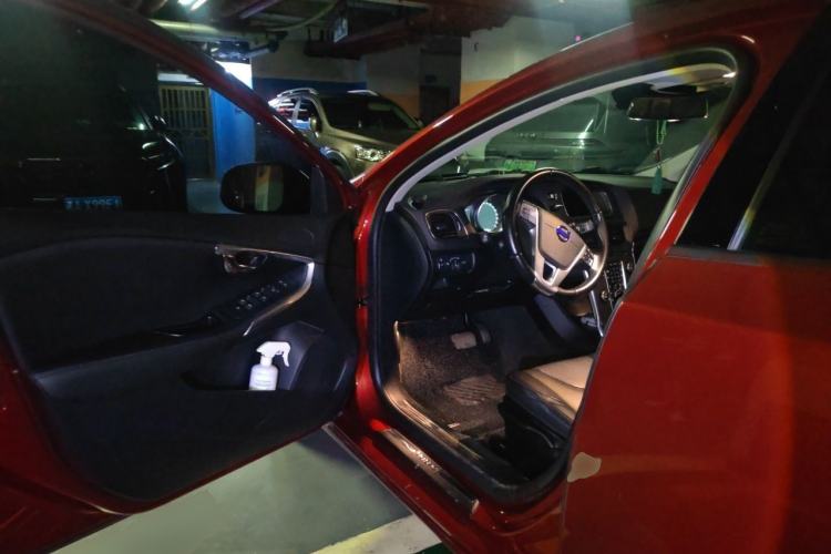 Used Volvo V40 2015 1.6T Zhiyi Edition Driver Seat