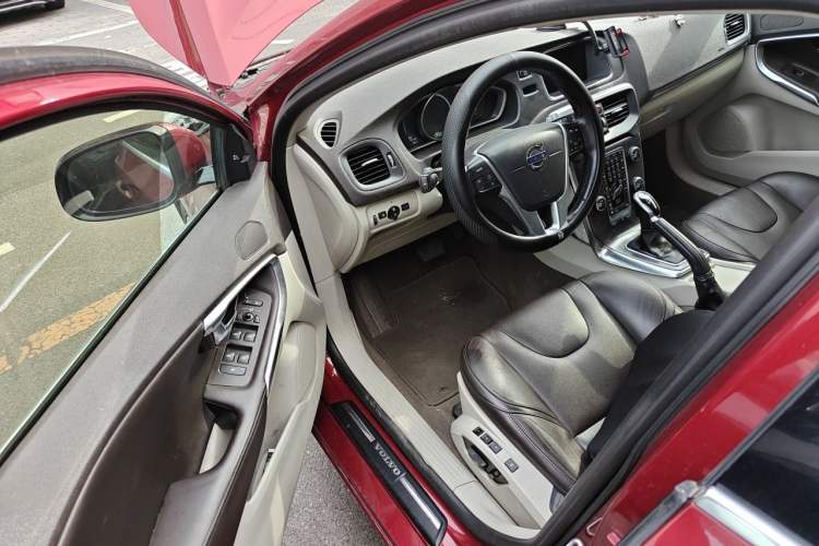 Used Volvo V40 2015 1.6T Zhiya Edition Driver Seat