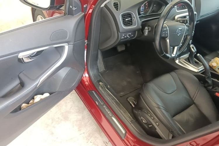 Used Volvo V40 2015 1.6T Zhiya Edition Driver Seat