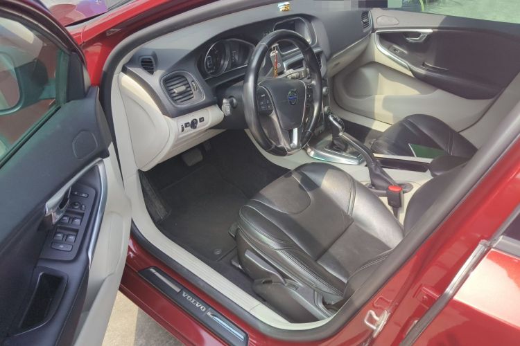 Used Volvo V40 2015 1.6T Zhiyi Edition Driver Seat