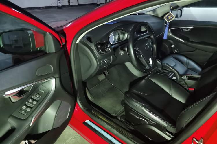 Used Volvo V40 2015 1.6T Zhiyi Edition Driver Seat