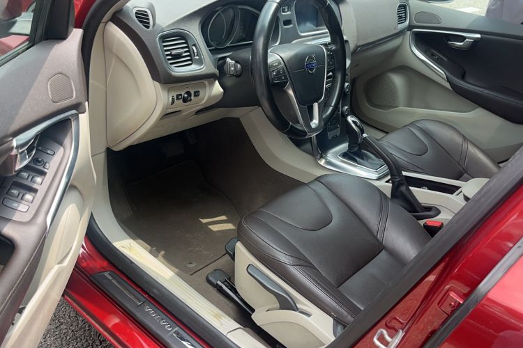 Used Volvo V40 2015 1.6T Zhiyi Edition Driver Seat
