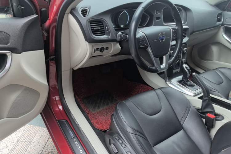 Used Volvo V40 2015 1.6T Zhiya Edition Driver Seat