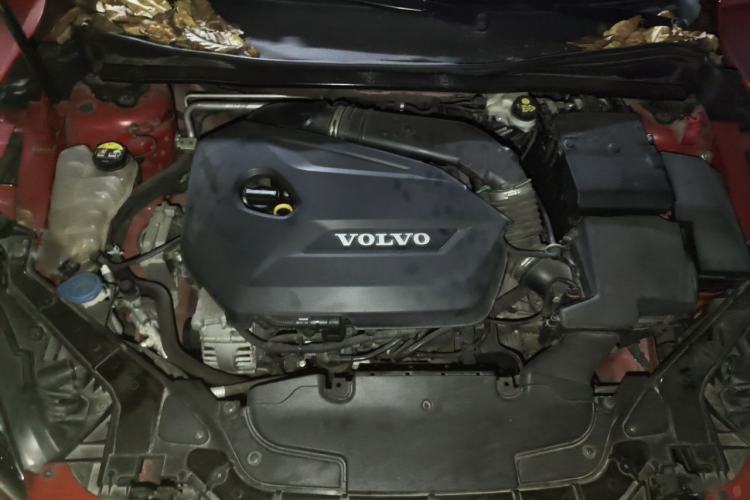 Used Volvo V40 2015 1.6T Zhiyi Edition Engine Bay