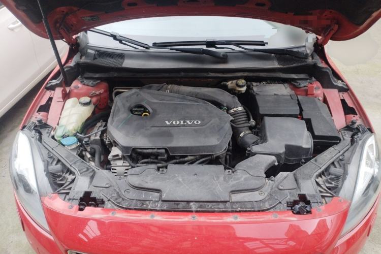 Used Volvo V40 2015 1.6T Zhiya Edition Engine Bay