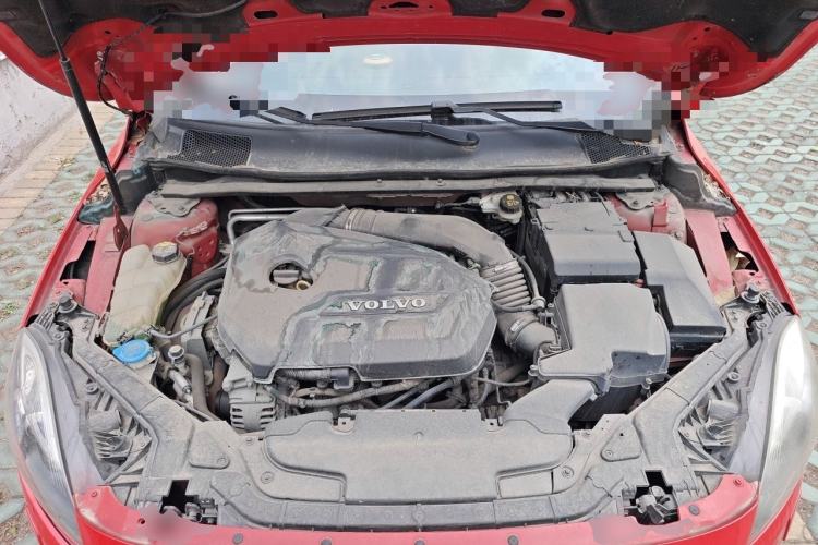 Used Volvo V40 2015 1.6T Zhiyi Edition Engine Bay