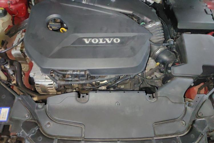 Used Volvo V40 2015 1.6T Zhiya Edition Engine Bay