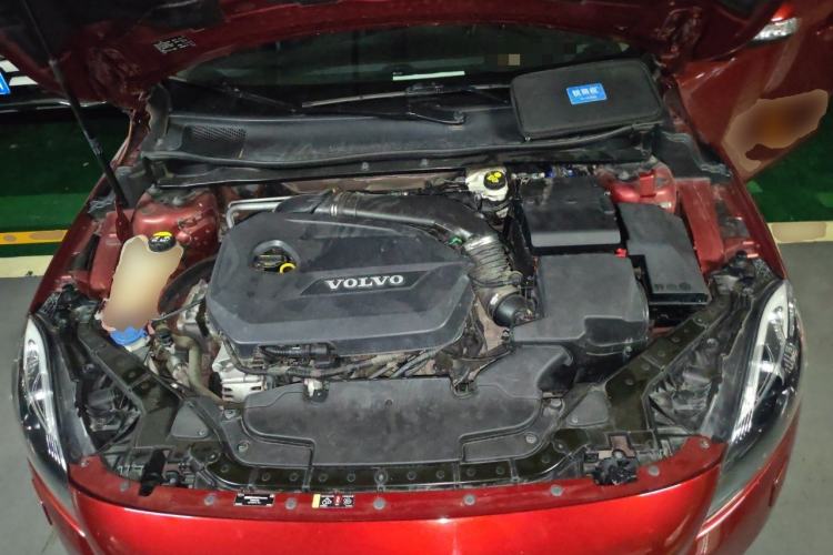 Used Volvo V40 2015 1.6T Zhiyi Edition Engine Bay