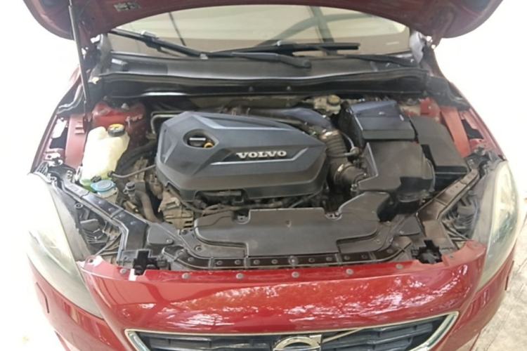 Used Volvo V40 2015 1.6T Zhiya Edition Engine Bay