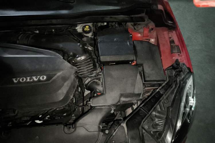 Used Volvo V40 2015 1.6T Zhiyi Edition Engine Bay Left