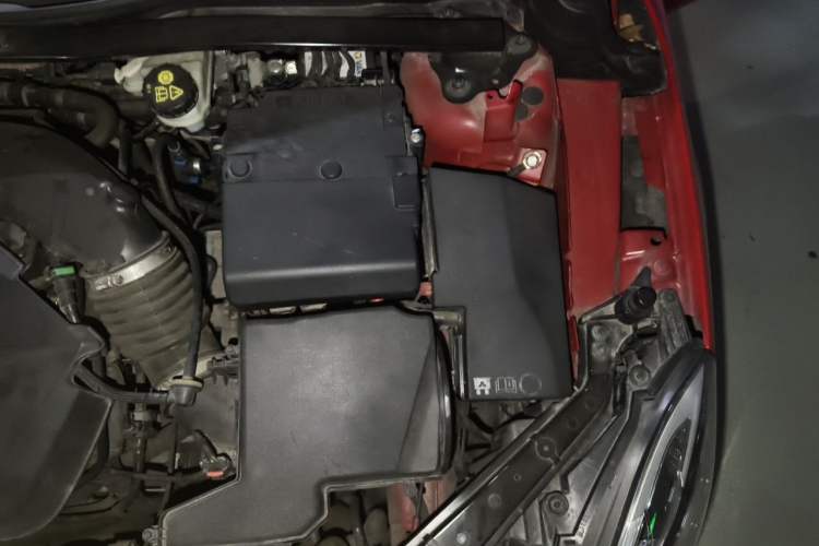 Used Volvo V40 2015 1.6T Zhiyi Edition Engine Bay Left