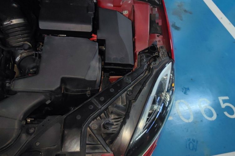 Used Volvo V40 2015 1.6T Zhiya Edition Engine Bay Left