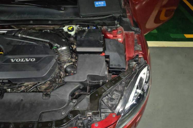Used Volvo V40 2015 1.6T Zhiyi Edition Engine Bay Left