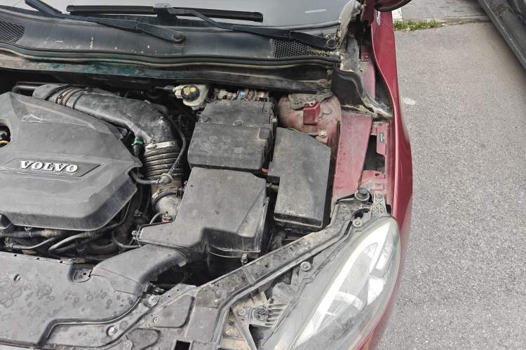 Used Volvo V40 2015 1.6T Zhiya Edition Engine Bay Left