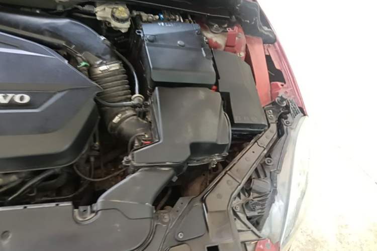 Used Volvo V40 2015 1.6T Zhiya Edition Engine Bay Left