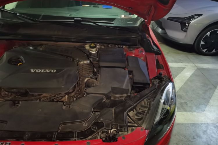 Used Volvo V40 2015 1.6T Zhiyi Edition Engine Bay Left