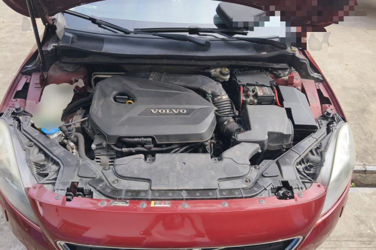Used Volvo V40 2015 1.6T Zhiyi Edition Engine Bay