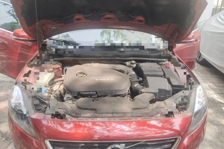 Used Volvo V40 2015 1.6T Zhiya Edition Engine Bay