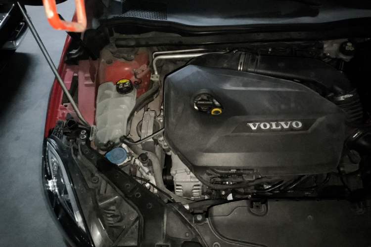 Used Volvo V40 2015 1.6T Zhiyi Edition Engine Bay Right