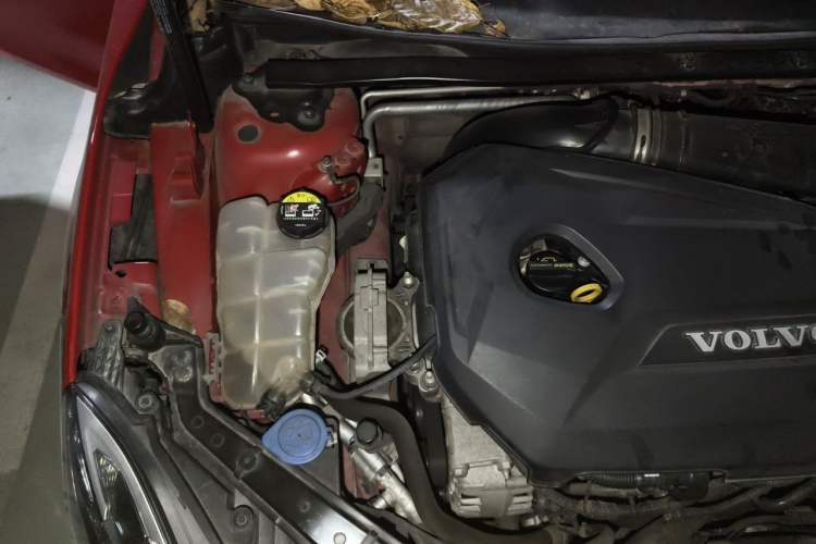 Used Volvo V40 2015 1.6T Zhiyi Edition Engine Bay Right
