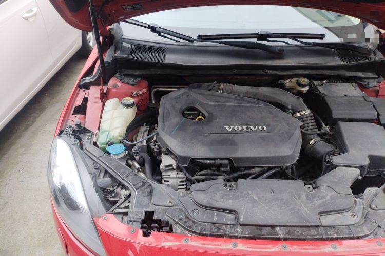 Used Volvo V40 2015 1.6T Zhiya Edition Engine Bay Right