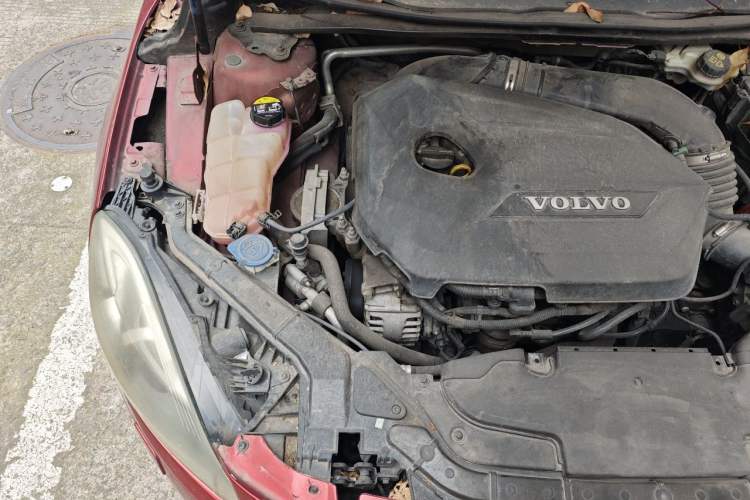 Used Volvo V40 2015 1.6T Zhiya Edition Engine Bay Right