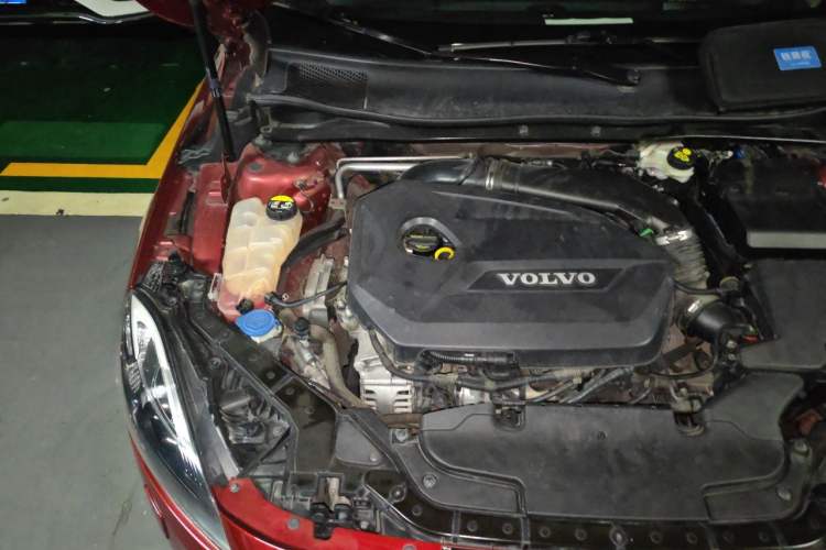 Used Volvo V40 2015 1.6T Zhiyi Edition Engine Bay Right