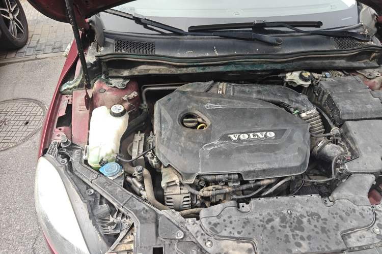 Used Volvo V40 2015 1.6T Zhiya Edition Engine Bay Right