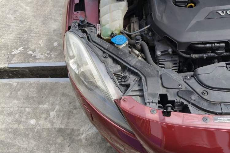 Used Volvo V40 2015 1.6T Zhiyi Edition Engine Bay Right