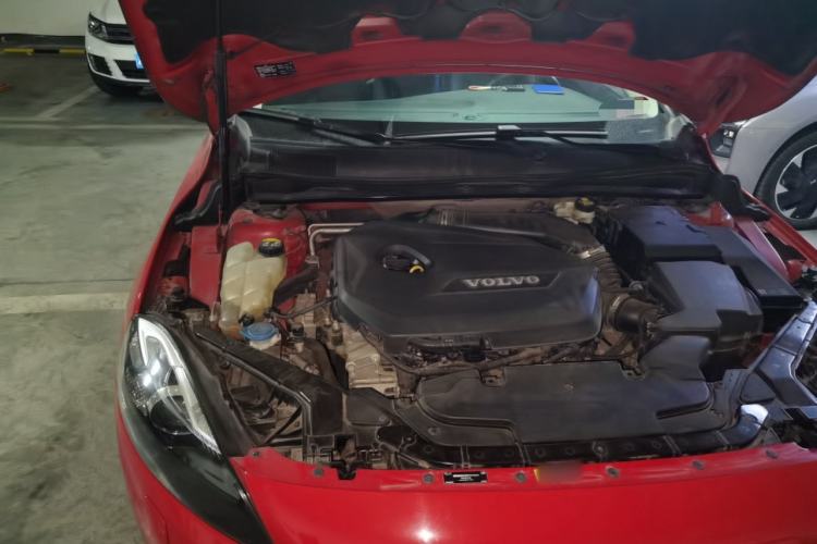 Used Volvo V40 2015 1.6T Zhiyi Edition Engine Bay Right