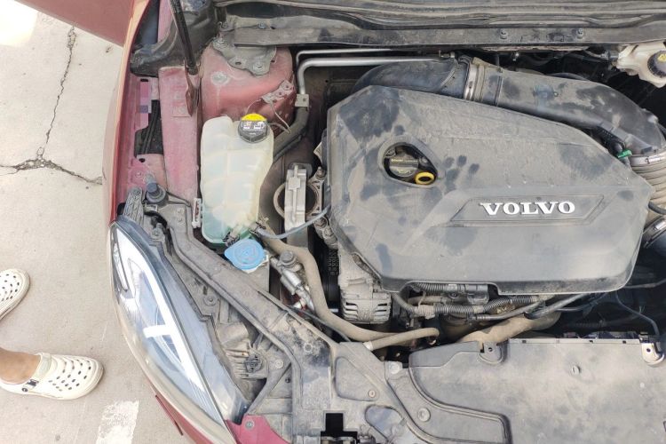 Used Volvo V40 2015 1.6T Zhiya Edition Engine Bay Right