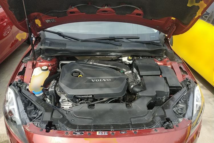 Used Volvo V40 2015 1.6T Zhiya Edition Engine Bay