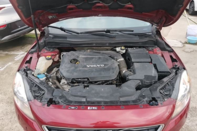Used Volvo V40 2015 1.6T Zhiyi Edition Engine Bay