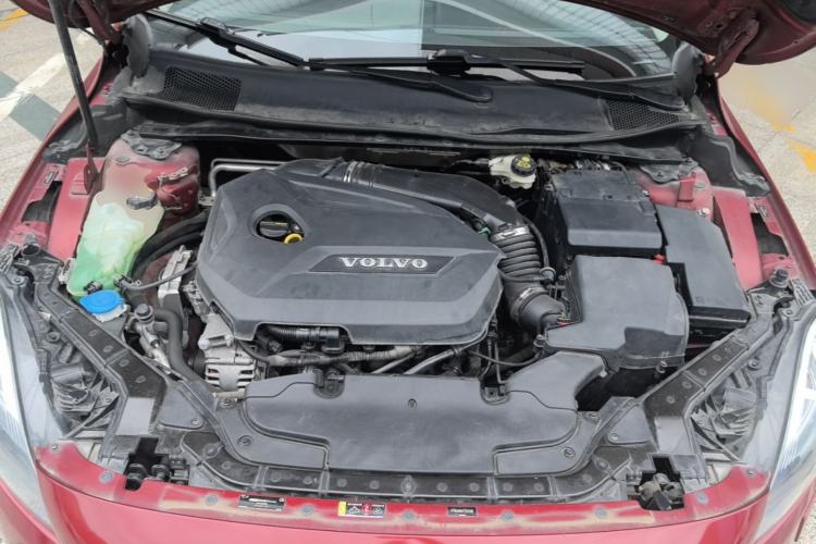 Used Volvo V40 2015 1.6T Zhiya Edition Engine Bay