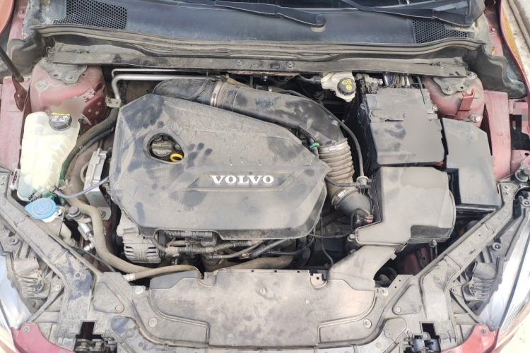 Used Volvo V40 2015 1.6T Zhiya Edition Engine Bay