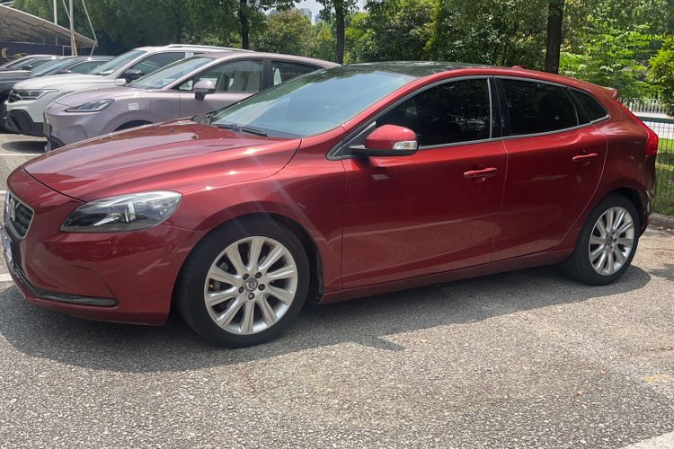 Used Volvo V40 2015 1.6T Zhiyi Edition Exterior 1