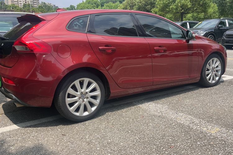 Used Volvo V40 2015 1.6T Zhiyi Edition Exterior 2