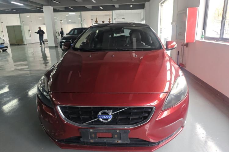 Used Volvo V40 2015 1.6T Zhiyi Edition Front