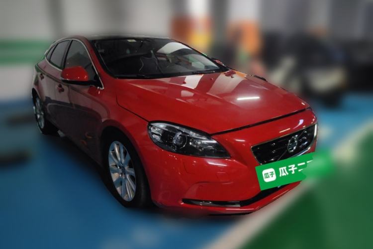 Used Volvo V40 2015 1.6T Zhiya Edition Front Right 45 Deg