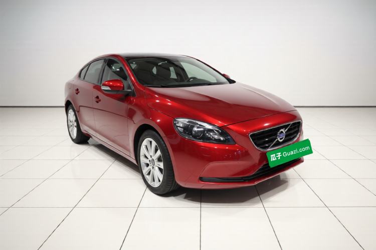 Used Volvo V40 2015 1.6T Zhiyi Edition Front Right 45 Deg