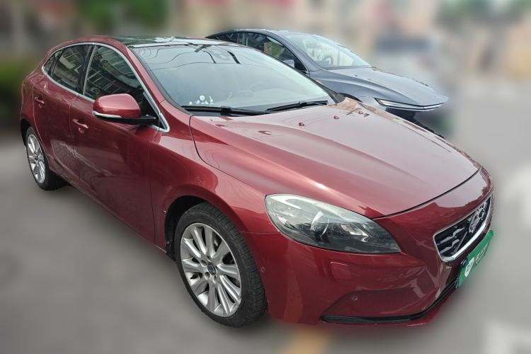 Used Volvo V40 2015 1.6T Zhiya Edition Front Right 45 Deg